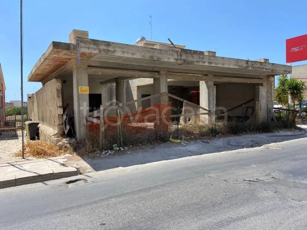 negozio in vendita ad Ispica