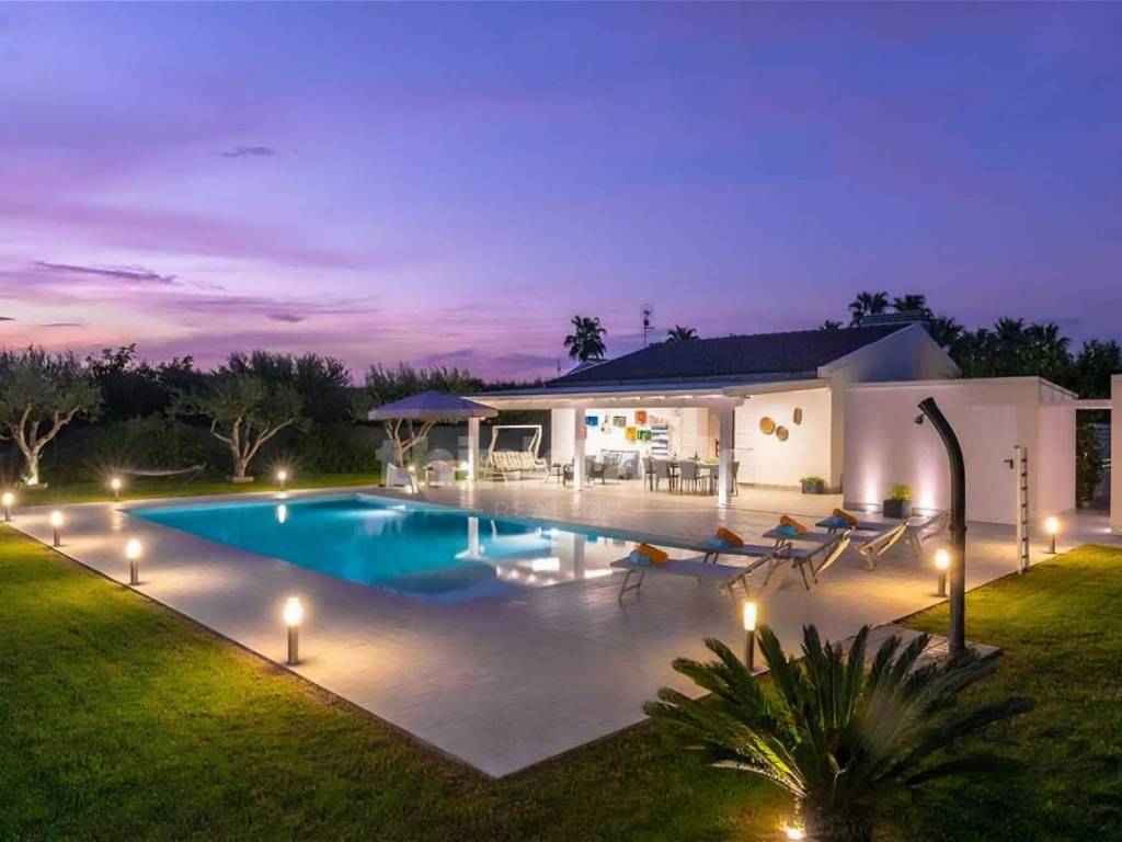 casa indipendente in vendita ad Ispica in zona Santa Maria del Focallo