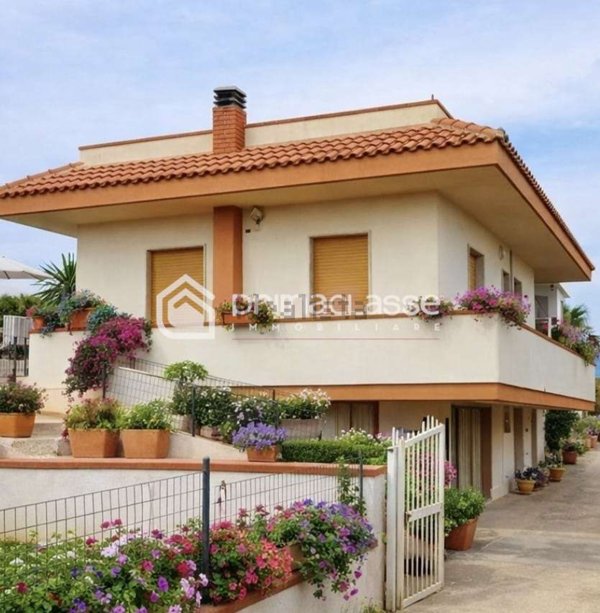 casa indipendente in vendita ad Ispica in zona Santa Maria del Focallo