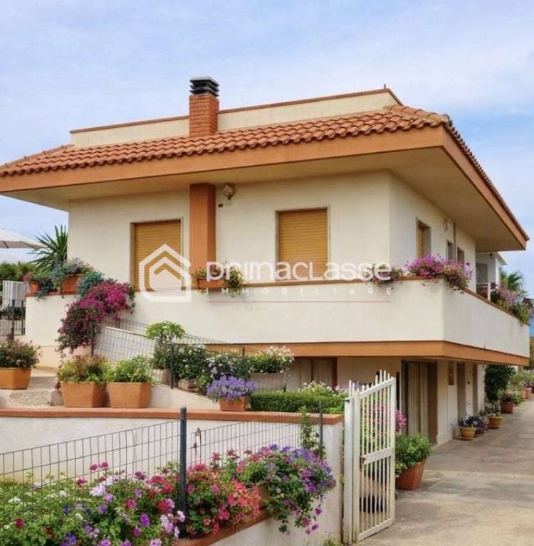 casa indipendente in vendita ad Ispica in zona Santa Maria del Focallo