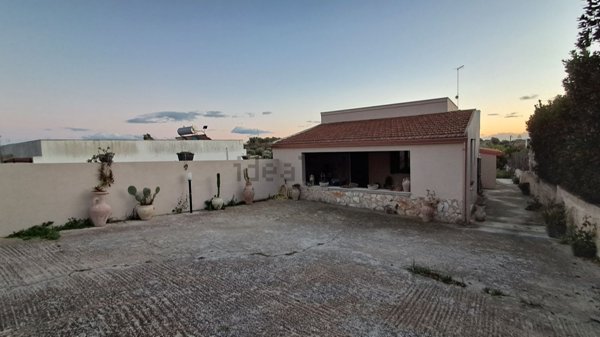 casa indipendente in vendita ad Ispica in zona Marina Marza