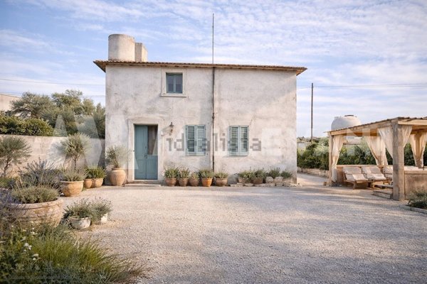 casa indipendente in vendita ad Ispica in zona Santa Maria del Focallo