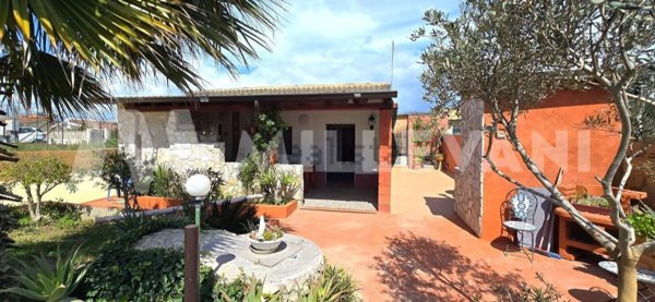 casa indipendente in vendita ad Ispica in zona Santa Maria del Focallo