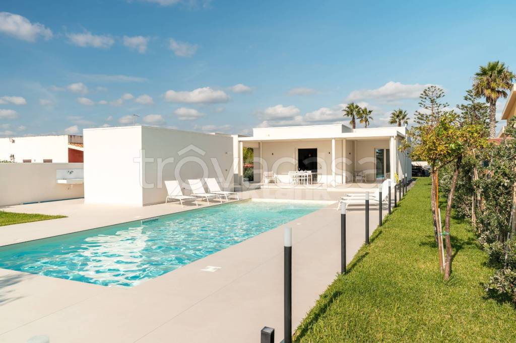 casa indipendente in vendita ad Ispica in zona Santa Maria del Focallo