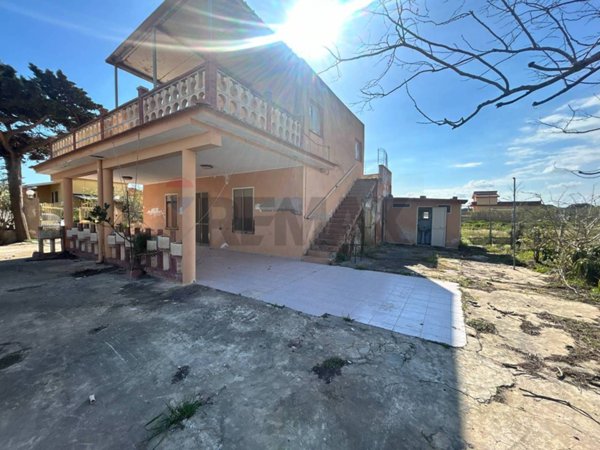 casa indipendente in vendita ad Ispica in zona Santa Maria del Focallo