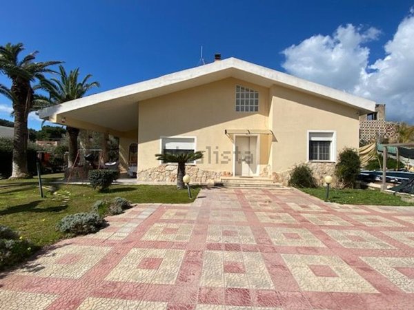 casa indipendente in vendita ad Ispica in zona Marina Marza