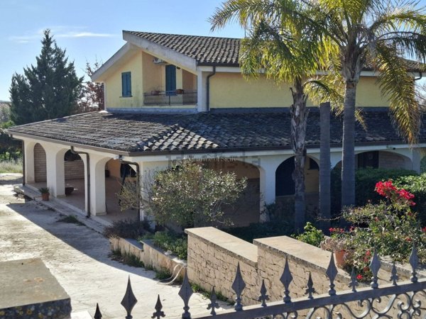 casa indipendente in vendita ad Ispica