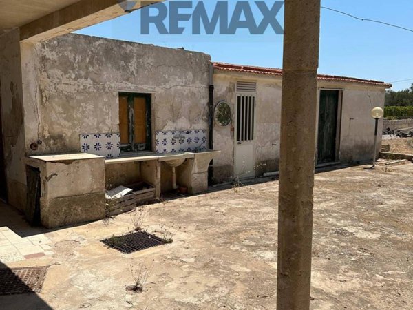 casa indipendente in vendita ad Ispica in zona Santa Maria del Focallo