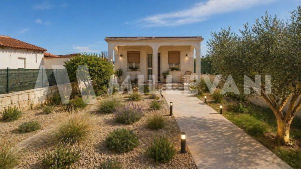 casa semindipendente in vendita ad Ispica in zona Santa Maria del Focallo