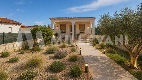 casa indipendente in vendita ad Ispica in zona Santa Maria del Focallo