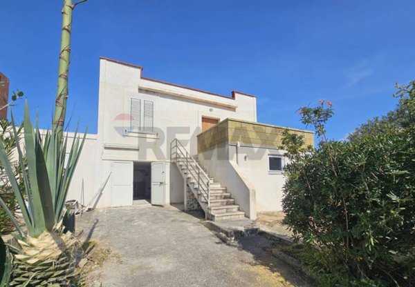 casa indipendente in vendita ad Ispica in zona Santa Maria del Focallo
