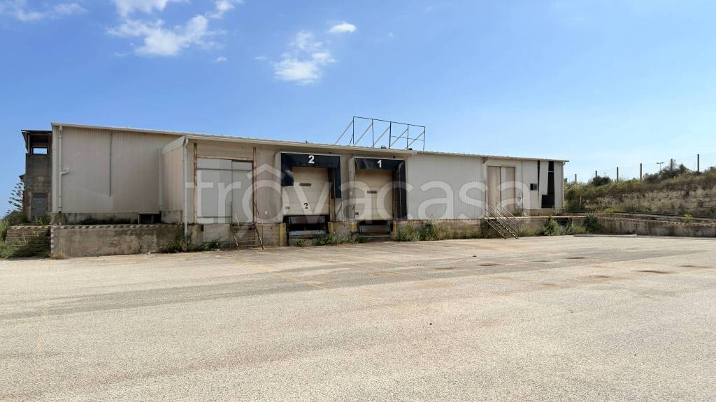 locale di sgombero in vendita ad Ispica