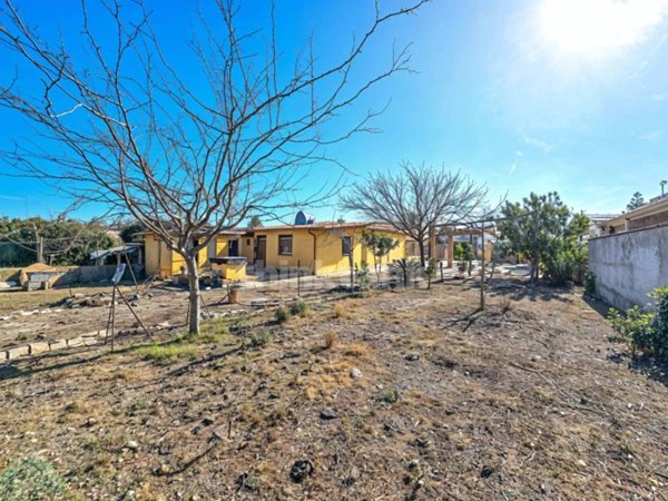 casa indipendente in vendita ad Ispica in zona Santa Maria del Focallo