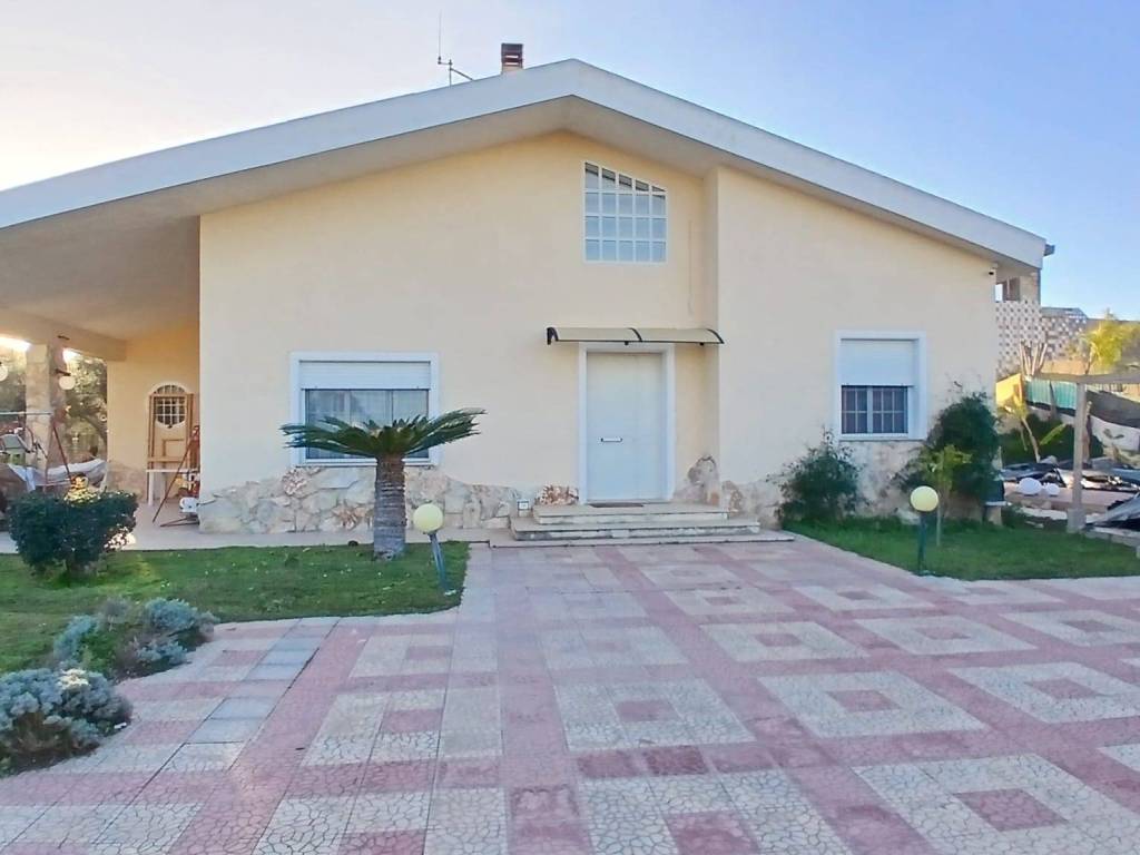 casa indipendente in vendita ad Ispica in zona Santa Maria del Focallo