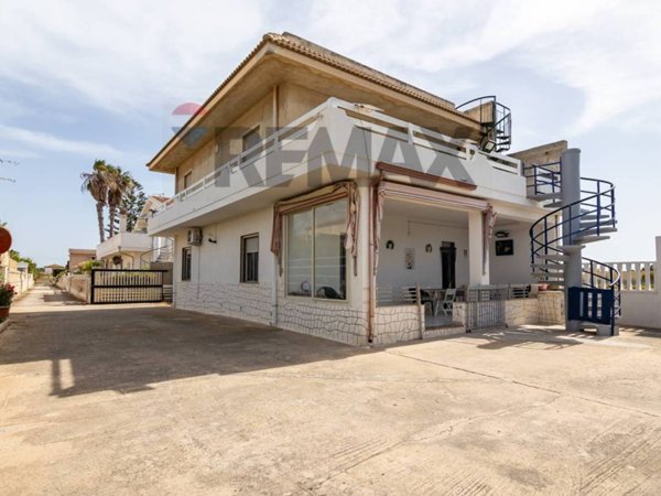 casa indipendente in vendita ad Ispica in zona Santa Maria del Focallo
