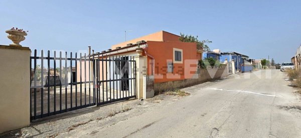 casa indipendente in vendita ad Ispica in zona Santa Maria del Focallo