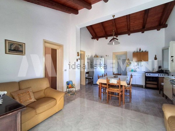 casa indipendente in vendita ad Ispica in zona Santa Maria del Focallo