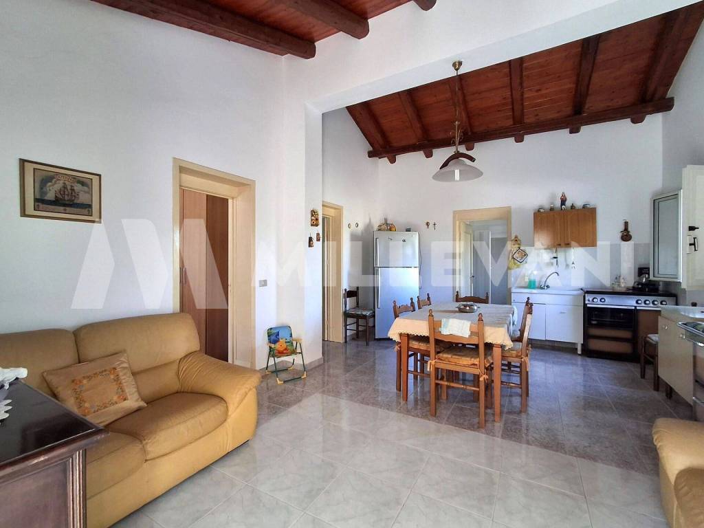 casa indipendente in vendita ad Ispica in zona Santa Maria del Focallo
