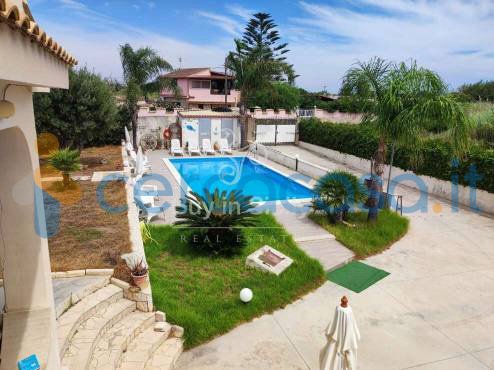 casa indipendente in vendita ad Ispica in zona Marina Marza