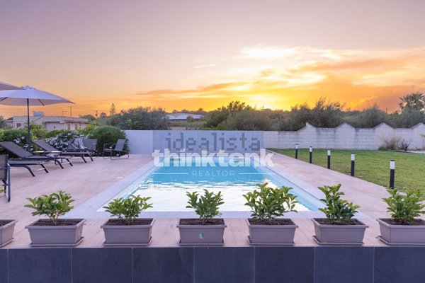 casa indipendente in vendita ad Ispica in zona Santa Maria del Focallo