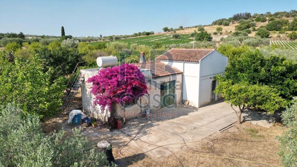 casa indipendente in vendita ad Ispica in zona Santa Maria del Focallo