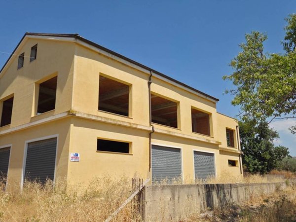 negozio in vendita ad Ispica