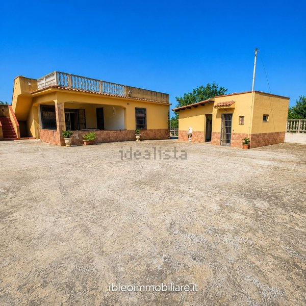 casa indipendente in vendita ad Ispica in zona Santa Maria del Focallo