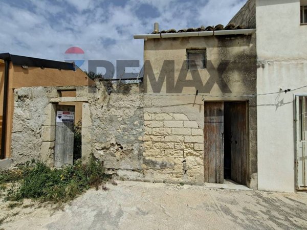 casa indipendente in vendita ad Ispica in zona Santa Maria del Focallo