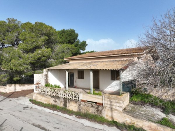 casa indipendente in vendita ad Ispica in zona Santa Maria del Focallo
