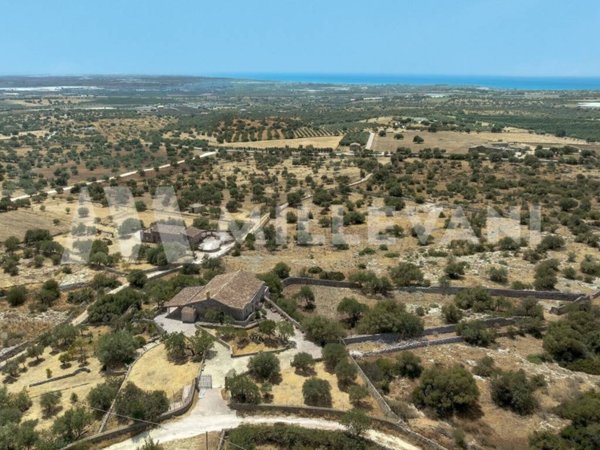 casa indipendente in vendita ad Ispica
