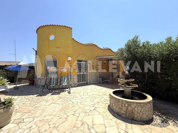 casa indipendente in vendita ad Ispica in zona Marina Marza