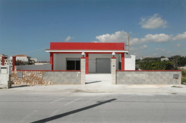 casa indipendente in vendita ad Ispica in zona Santa Maria del Focallo