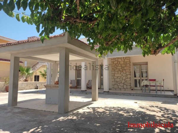 casa indipendente in vendita ad Ispica