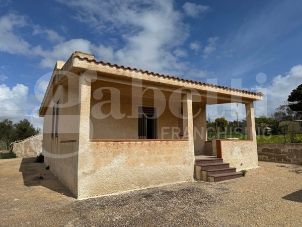 casa indipendente in vendita ad Ispica
