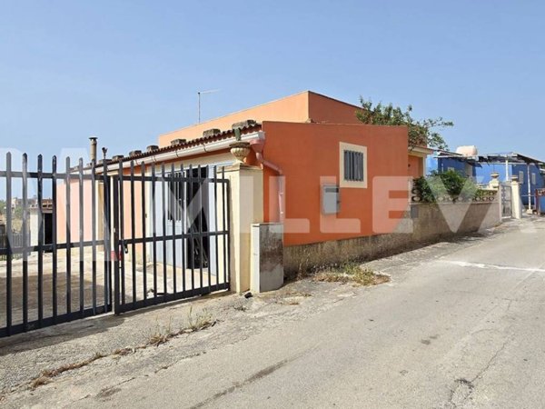 casa indipendente in vendita ad Ispica in zona Santa Maria del Focallo