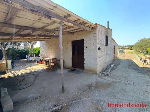casa indipendente in vendita ad Ispica in zona Santa Maria del Focallo