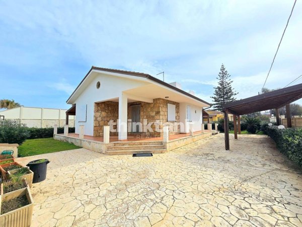 casa indipendente in vendita ad Ispica in zona Santa Maria del Focallo