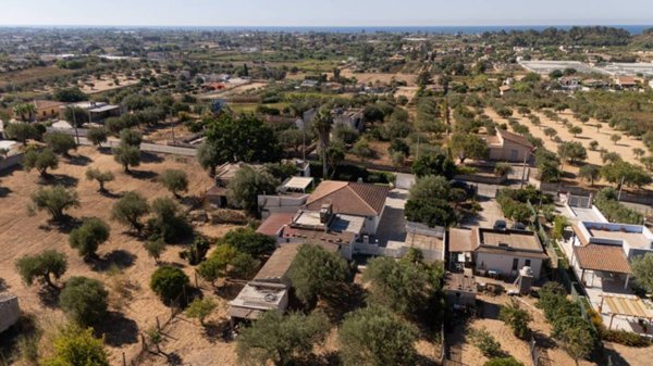 casa indipendente in vendita ad Ispica in zona Santa Maria del Focallo