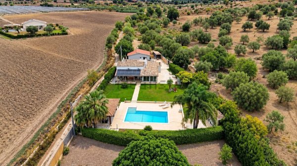 casa indipendente in vendita ad Ispica