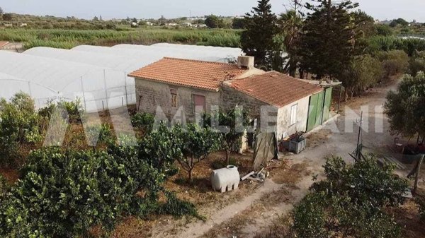 casa indipendente in vendita ad Ispica in zona Santa Maria del Focallo
