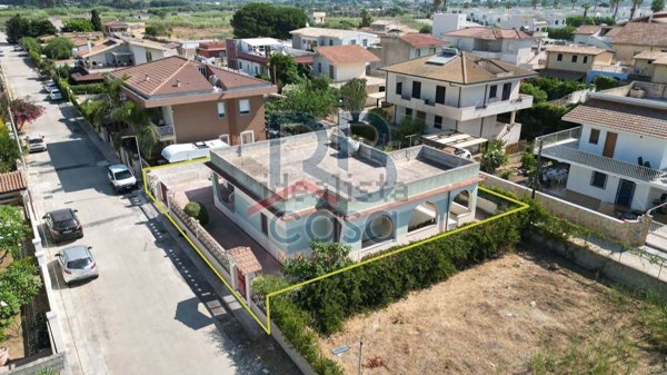 casa indipendente in vendita ad Ispica in zona Santa Maria del Focallo