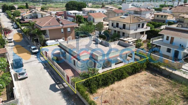 casa indipendente in vendita ad Ispica in zona Santa Maria del Focallo