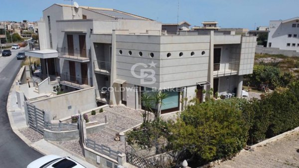 casa indipendente in vendita ad Ispica