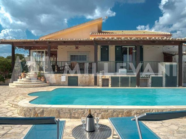 casa indipendente in vendita ad Ispica