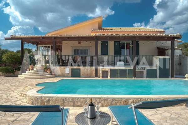 casa indipendente in vendita ad Ispica
