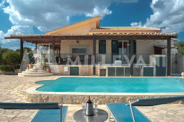 casa indipendente in vendita ad Ispica
