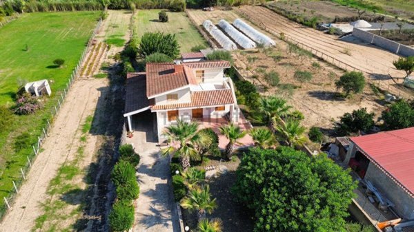 casa indipendente in vendita ad Ispica in zona Santa Maria del Focallo
