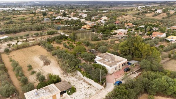casa indipendente in vendita ad Ispica in zona Santa Maria del Focallo