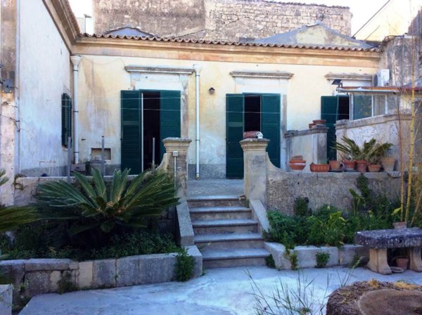 casa indipendente in vendita a Modica in zona Modica Alta