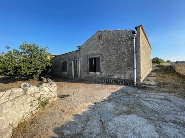 casa indipendente in vendita a Modica in zona Frigintini
